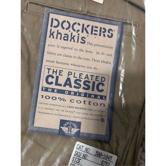 NEW WITH TAGS NEVER OPEN NEW Dockers Men's classic - Pleated, Khaki, 42 x 32 - Picture 2 of 8
